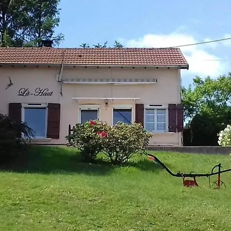 Hébergement de vacances La-haut, Gite-maison De *